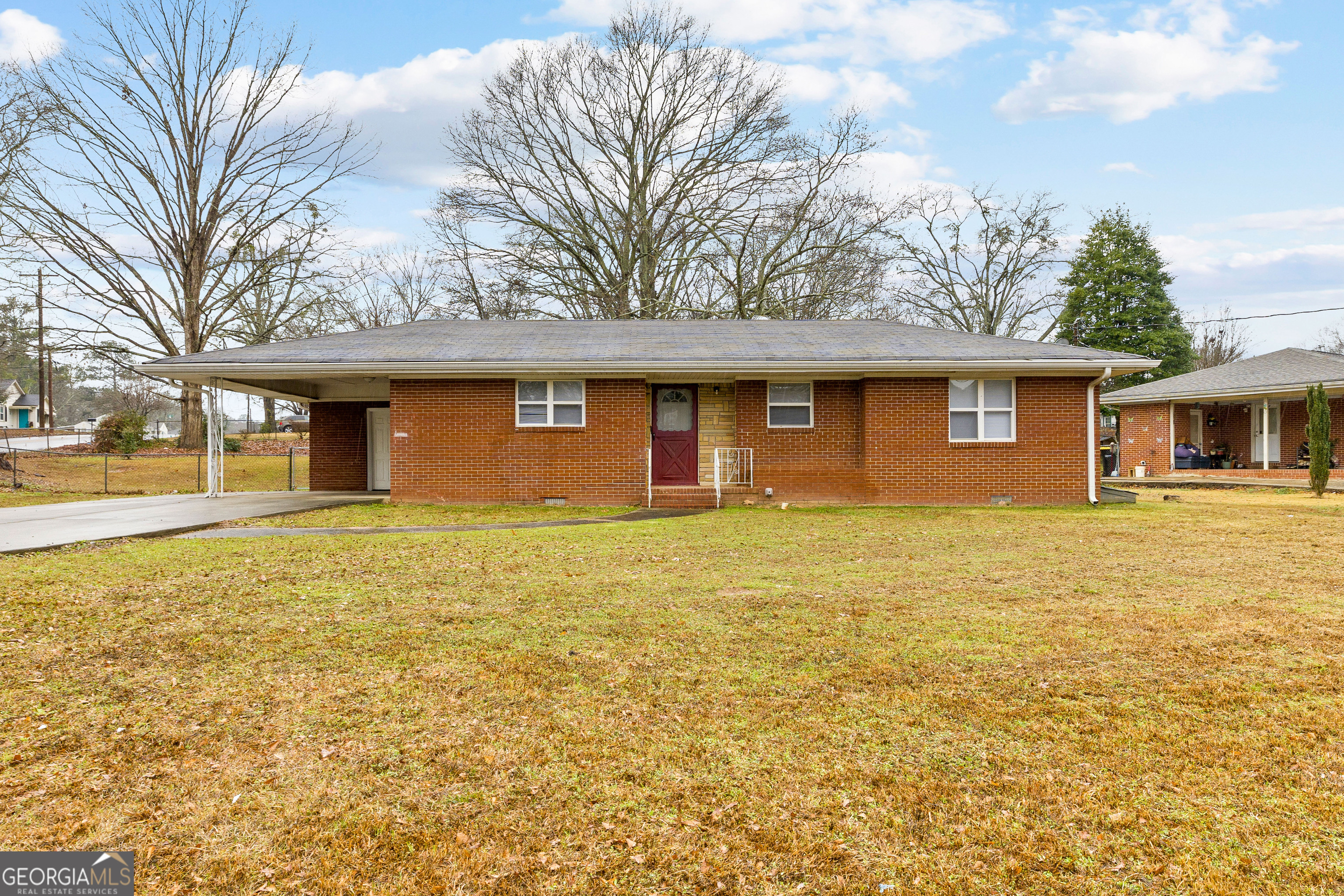 a front view of house with yard