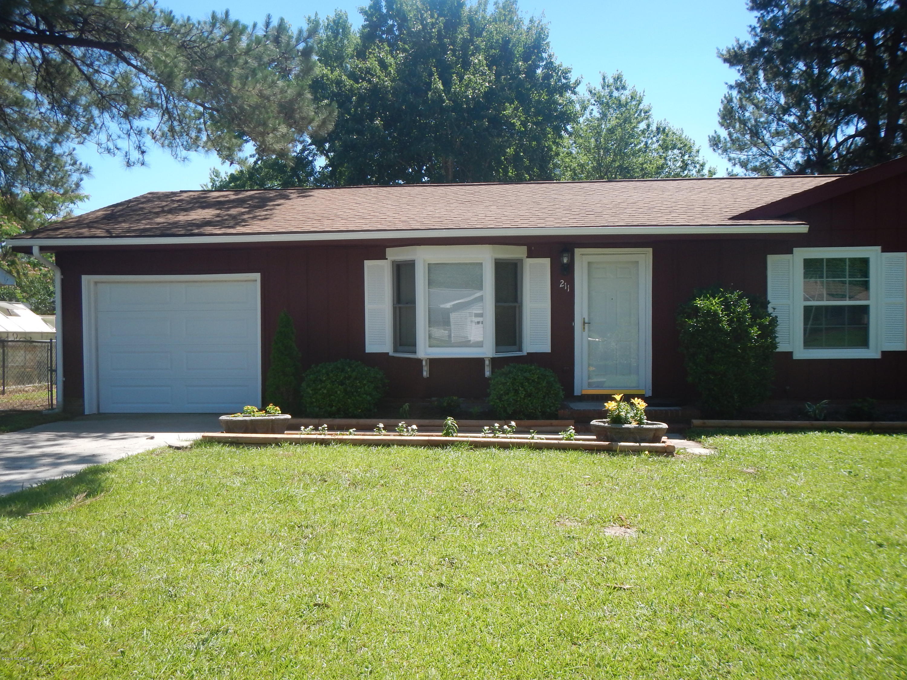 211 Poplar Road Havelock, NC 28532 - Photo 4 of 25 ANOTHER FRONT VIEW