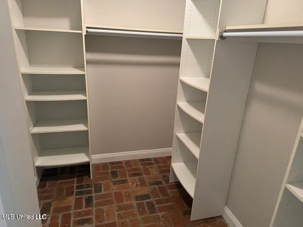 $1,150 | 2556 Marcia Court, Unit 202, Biloxi, MS 39531