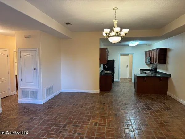 $1,150 | 2556 Marcia Court, Unit 202, Biloxi, MS 39531