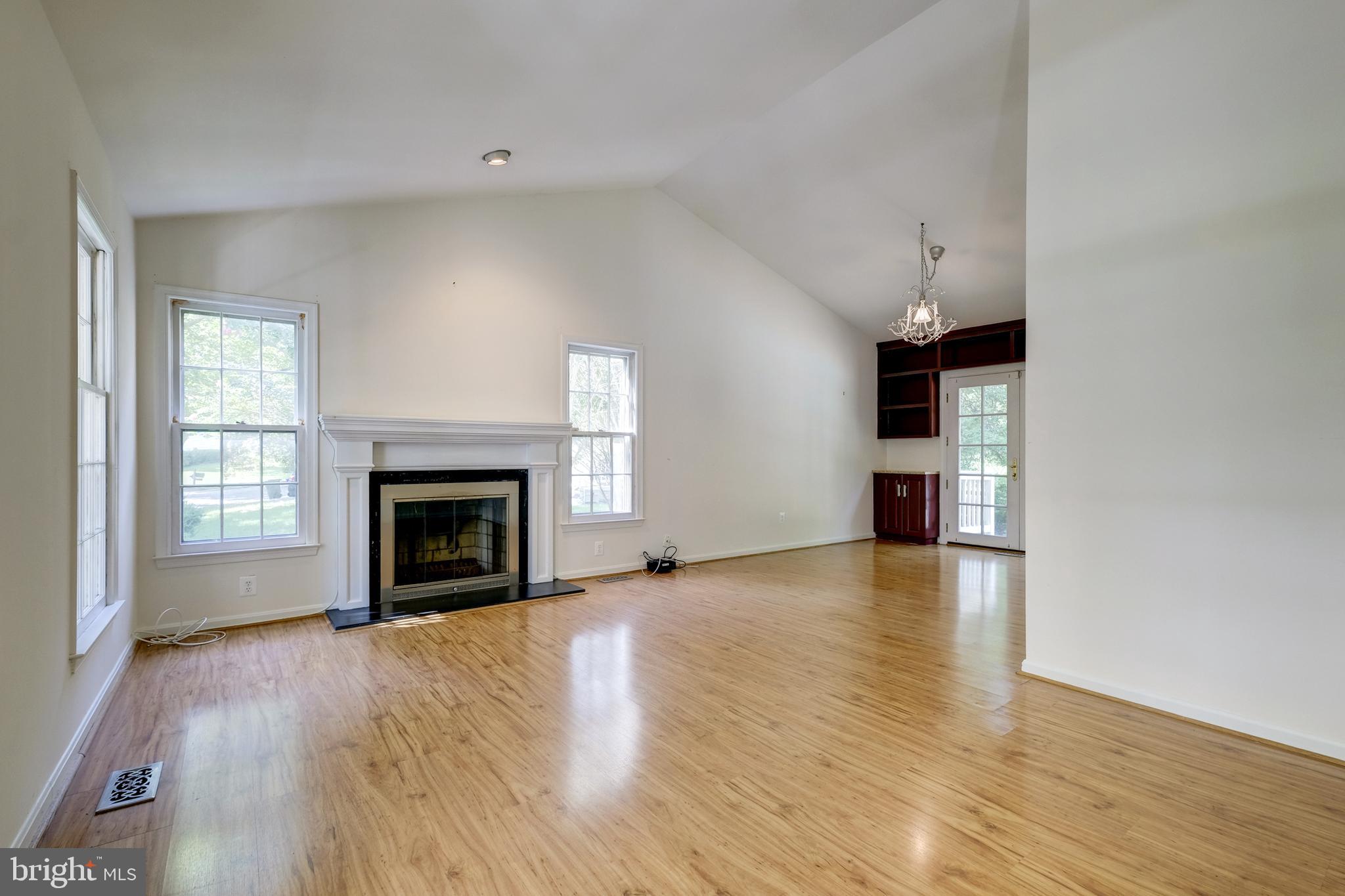 20513 Beaver Ridge Road Montgomery Village, MD 20886 - Photo 2 of 18 Vaulted ceilings