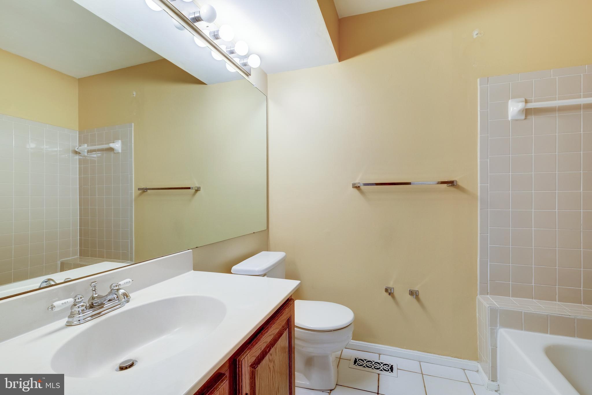20513 Beaver Ridge Road Montgomery Village, MD 20886 - Photo 13 of 18 Hall Bath