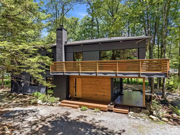 $1,150,000 | 1142 Oakland Place, Pocono Pines, PA 18350