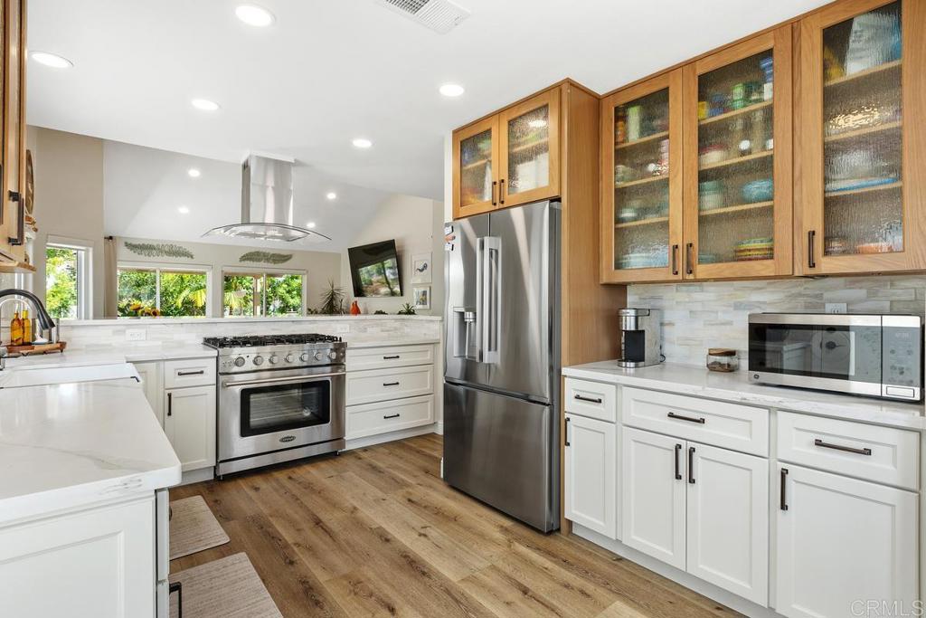 4722 Collinos Way Oceanside, CA 92056 - Photo 5 of 59