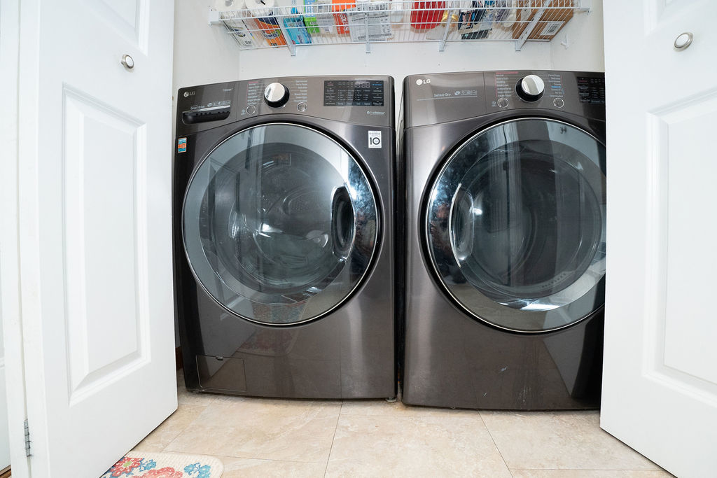 1708 Royal Pointe Drive Bloomington, IL 61704 - Photo 27 of 48 a utility room with dryer and washer