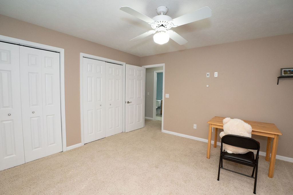 1708 Royal Pointe Drive Bloomington, IL 61704 - Photo 8 of 48 a view of a livingroom with furniture