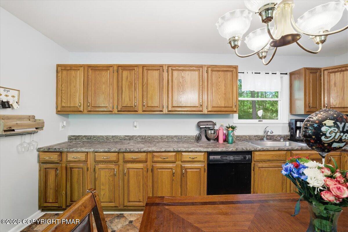 713 Lily Road East Stroudsburg, PA 18302 - Photo 8 of 44 Kitchen