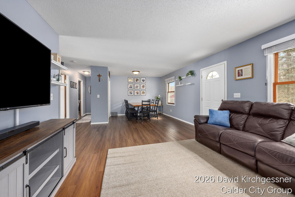 2972 West Fruitport Rd. Spring Lake, MI 49456 - Photo 5 of 45 2972-West-Fruitport_006