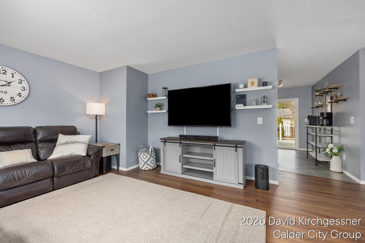 2972 West Fruitport Rd. Spring Lake, MI 49456 - Photo 6 of 45 2972-West-Fruitport_005