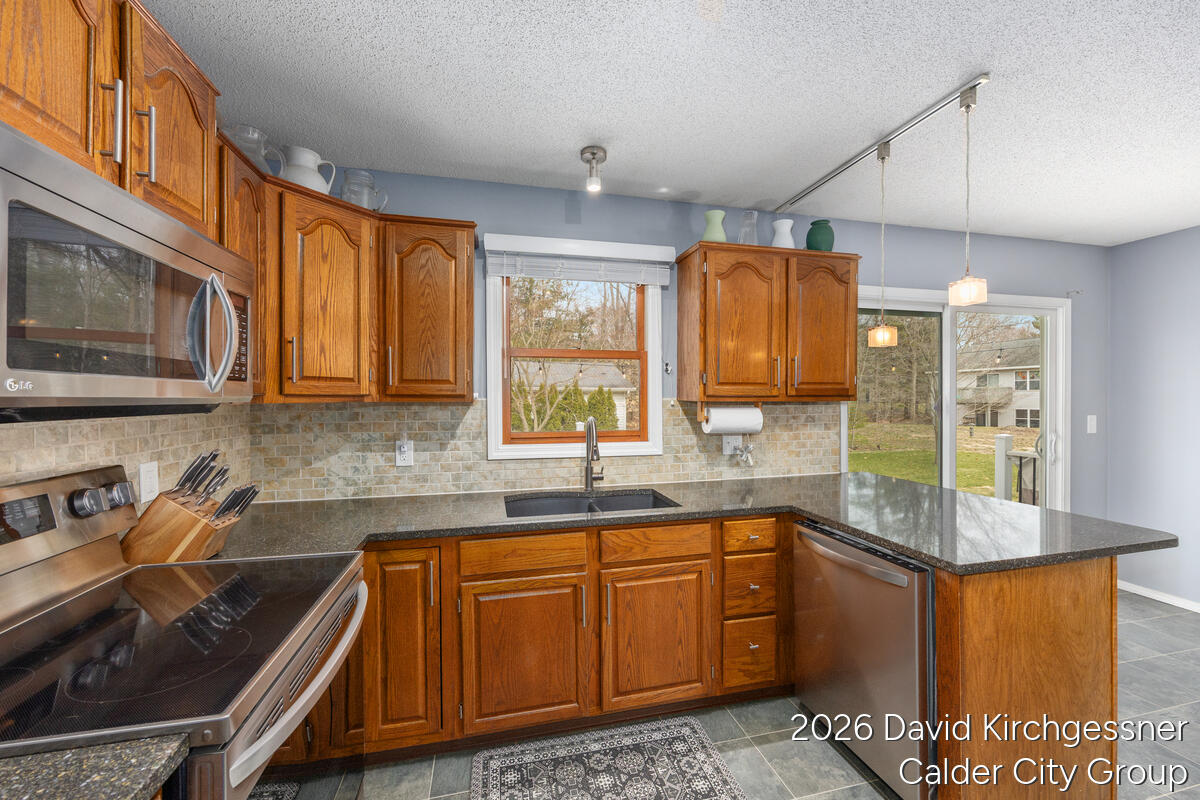 2972 West Fruitport Rd. Spring Lake, MI 49456 - Photo 8 of 45 2972-West-Fruitport_009