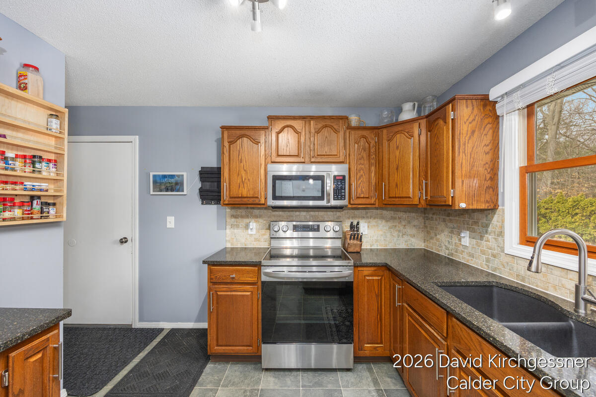 2972 West Fruitport Rd. Spring Lake, MI 49456 - Photo 9 of 45 2972-West-Fruitport_008