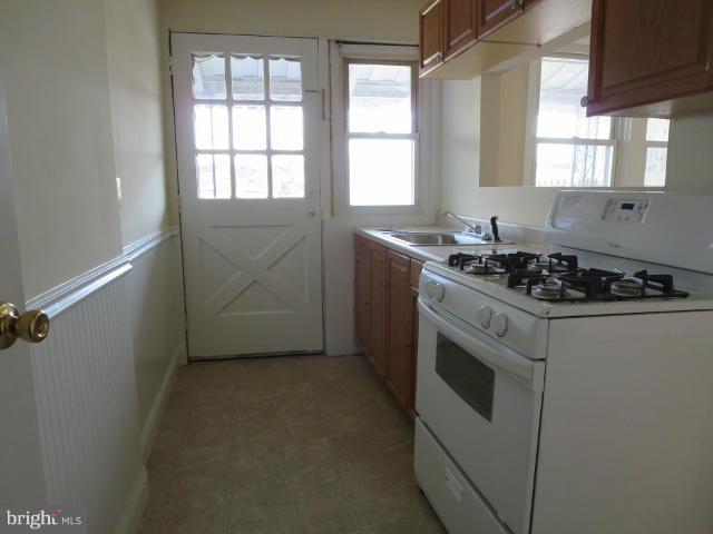 216 West Edgevale Road Baltimore, MD 21225 - Photo 5 of 14 Kitchen