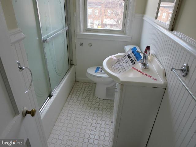 216 West Edgevale Road Baltimore, MD 21225 - Photo 6 of 14 Bath