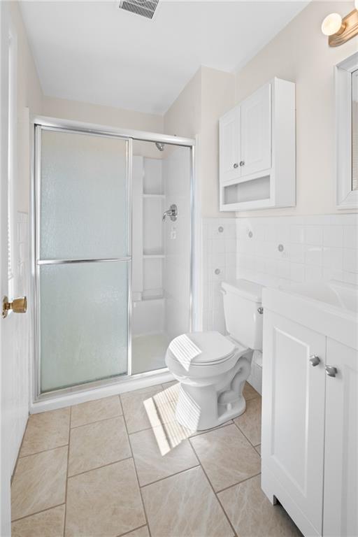 116 Fox Trot Drive Mars, PA 16046 - Photo 18 of 34 a bathroom with a toilet a sink and shower