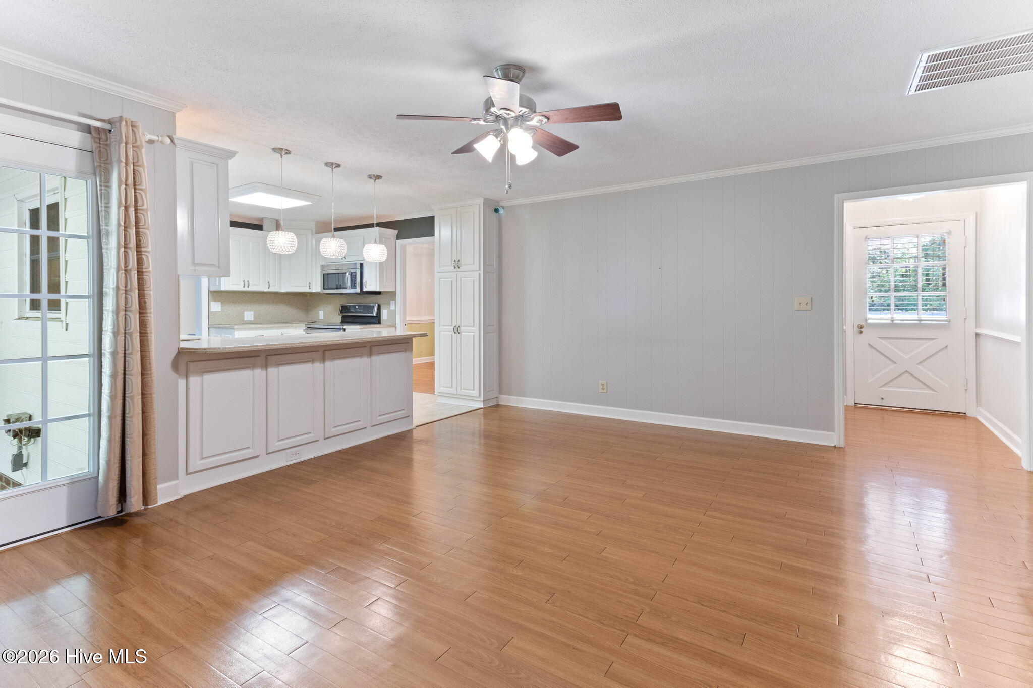 2022 Airport Road Elizabethtown, NC 28337 - Photo 12 of 47 Family Room