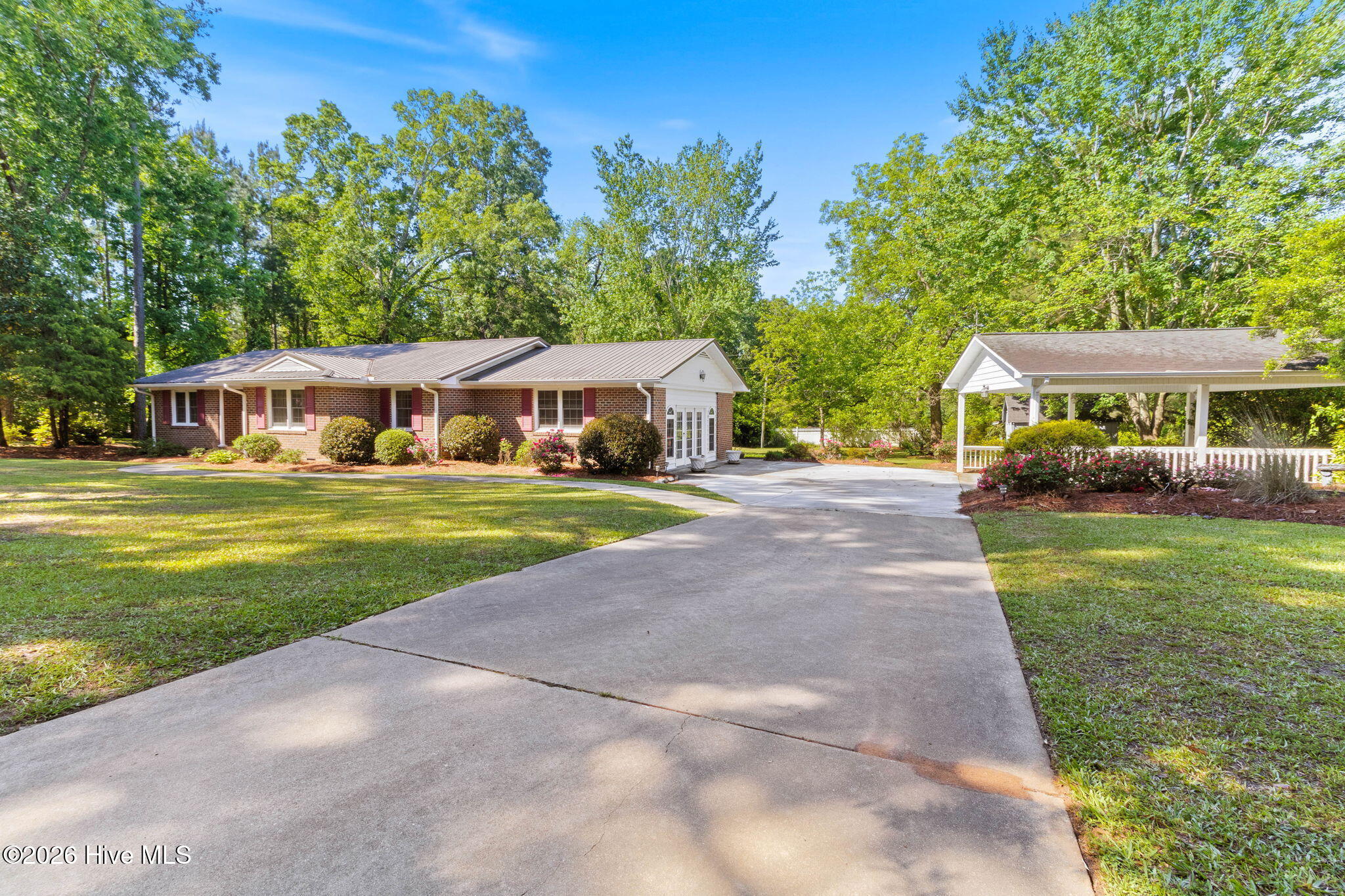 2022 Airport Road Elizabethtown, NC 28337 - Photo 2 of 47 Front Home View