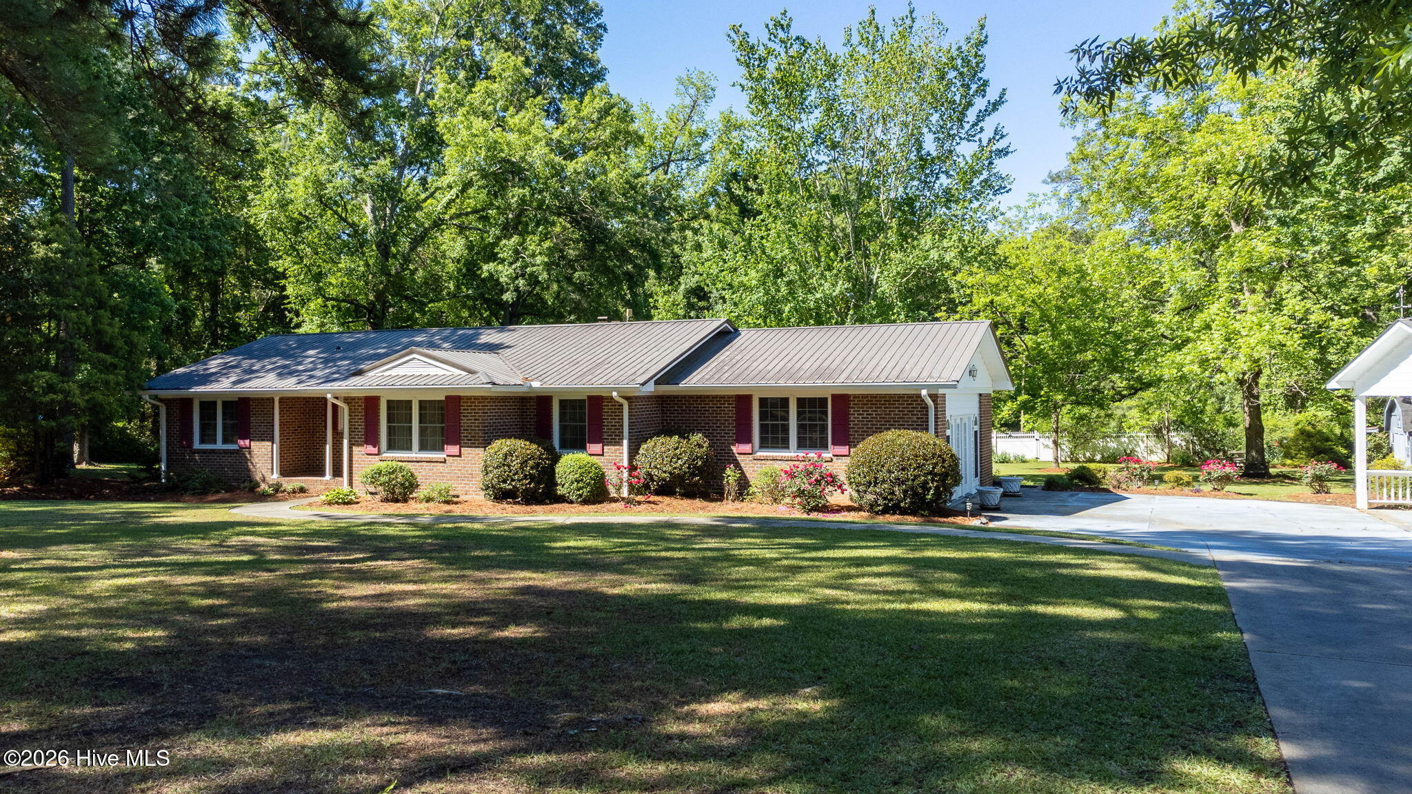 2022 Airport Road Elizabethtown, NC 28337 - Photo 35 of 47 Front View