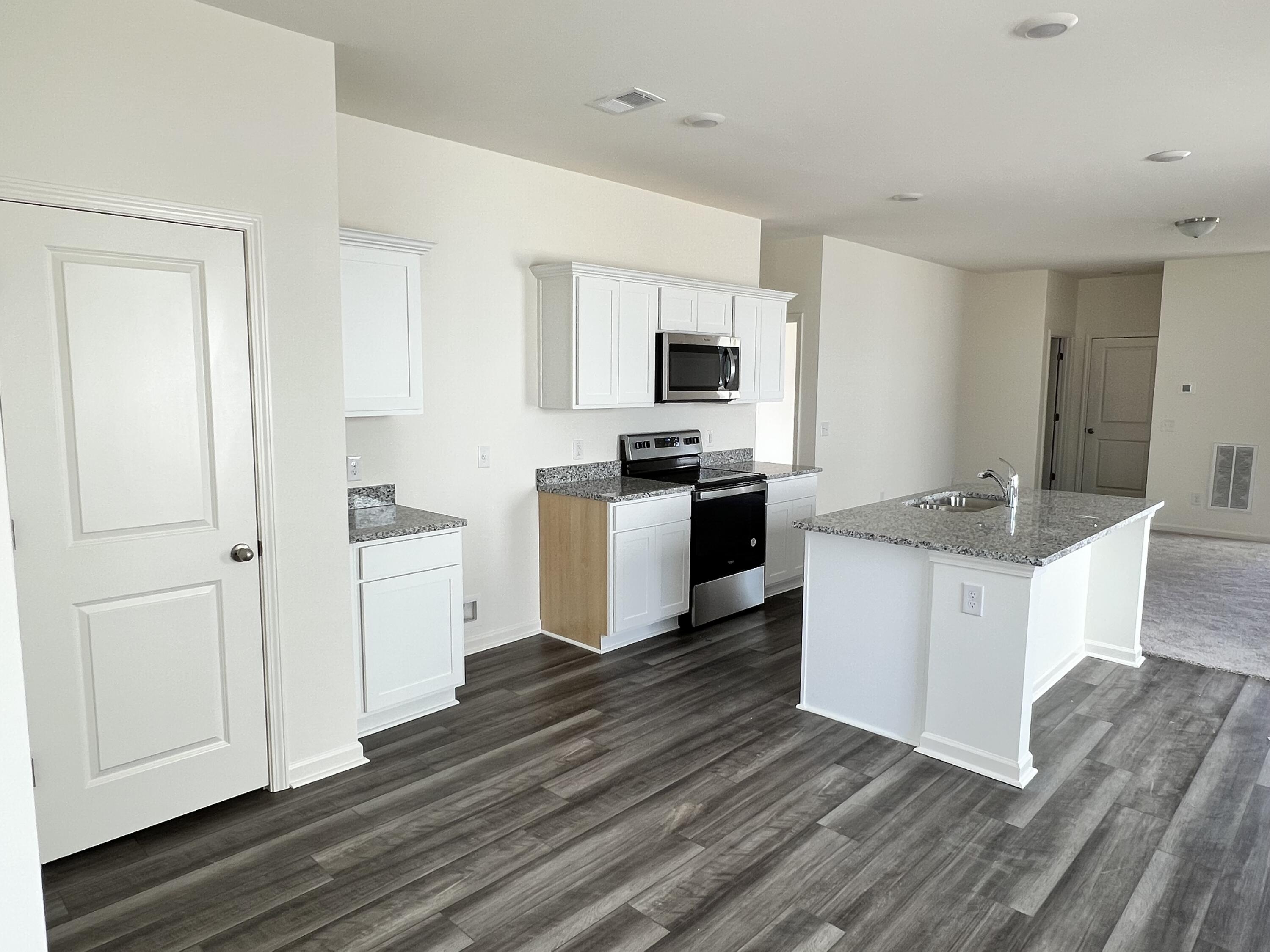 256 Phoenix Drive Summerville, SC 29486 - Photo 5 of 17 9