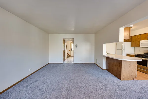 $2,200 | 196 Park Ridge Lane, Aurora, IL 60504