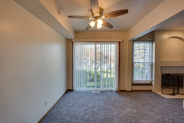 $2,200 | 196 Park Ridge Lane, Aurora, IL 60504