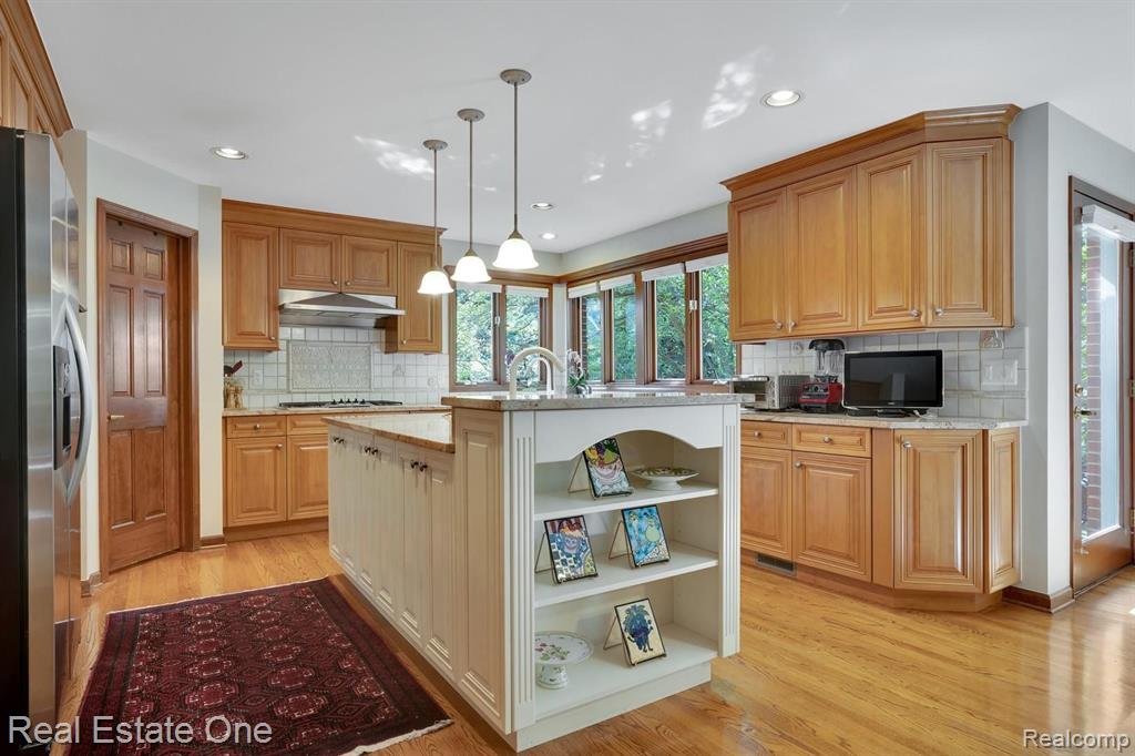 1138 Ridgeway Drive Rochester, MI 48307 - Photo 9 of 65