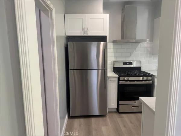 $2,000 | 2830 West 3rd Street, Los Angeles, CA 90057