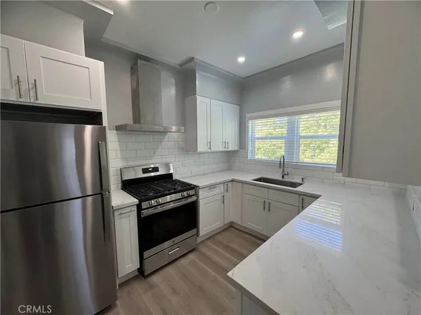 $2,000 | 2830 West 3rd Street, Los Angeles, CA 90057