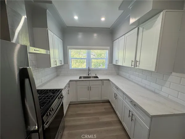 $2,000 | 2830 West 3rd Street, Los Angeles, CA 90057