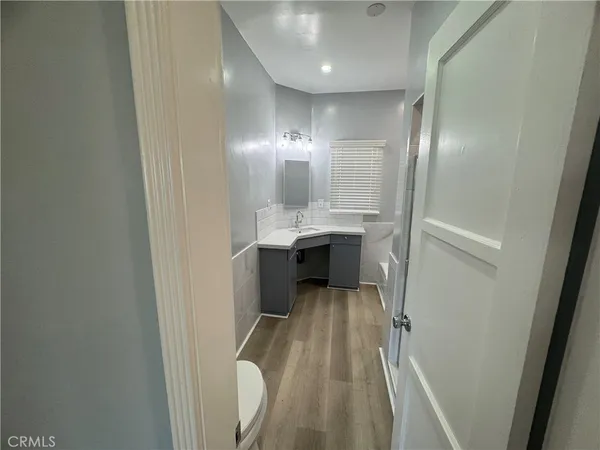 $2,000 | 2830 West 3rd Street, Los Angeles, CA 90057