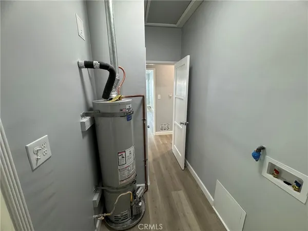 $2,000 | 2830 West 3rd Street, Los Angeles, CA 90057