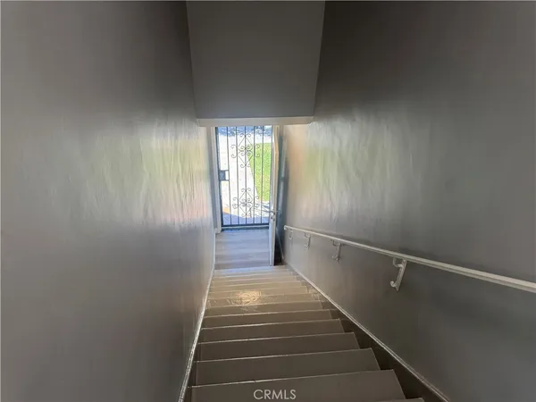 $2,000 | 2830 West 3rd Street, Los Angeles, CA 90057