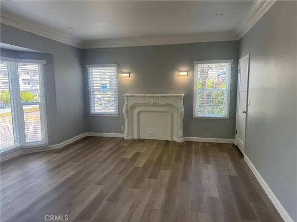 $2,000 | 2830 West 3rd Street, Los Angeles, CA 90057