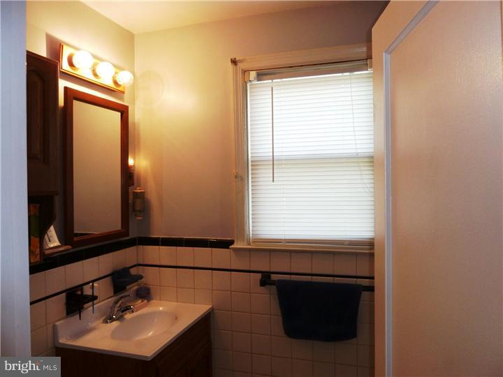 2632 Radcliffe Road Broomall, PA 19008 - Photo 14 of 25 Bathroom