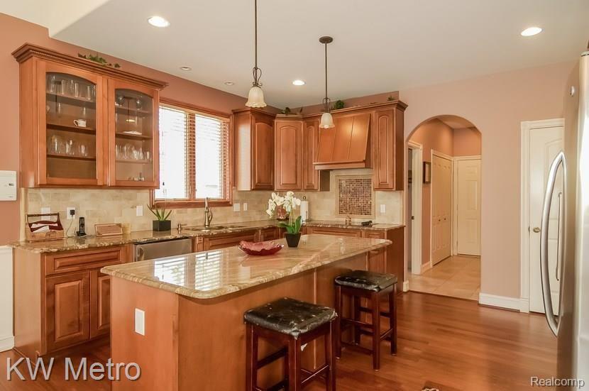 007-Kitchen-958375-mls.jpg