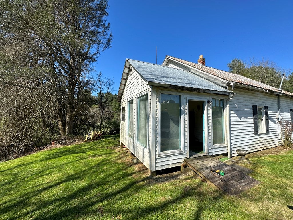 329 Armory Road Galax, VA 24333 - Photo 8 of 27 Gallery Image 8