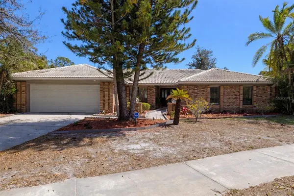 $650,000 | 14947 Lake Forest Drive, Lutz, FL 33559