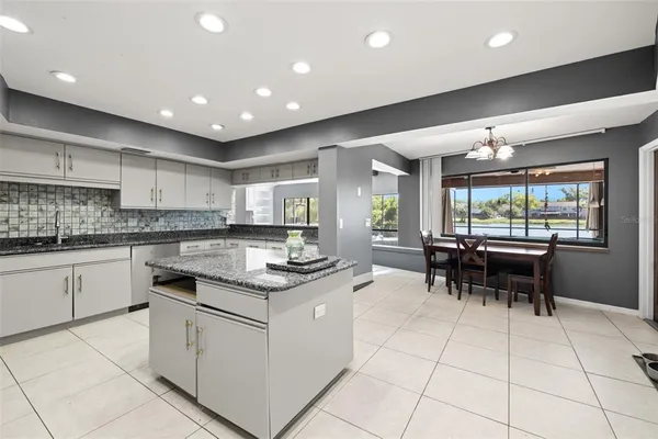 $650,000 | 14947 Lake Forest Drive, Lutz, FL 33559