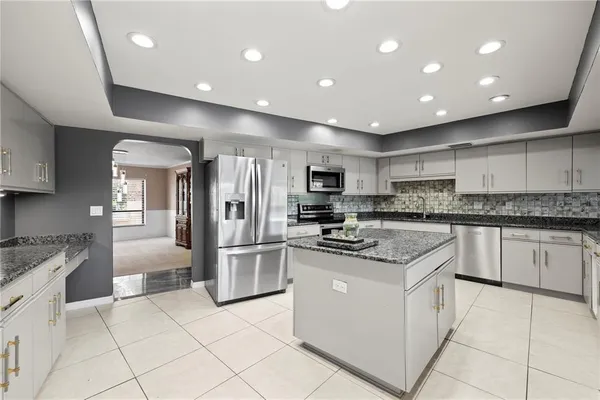 $650,000 | 14947 Lake Forest Drive, Lutz, FL 33559