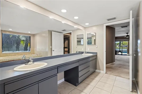 $650,000 | 14947 Lake Forest Drive, Lutz, FL 33559