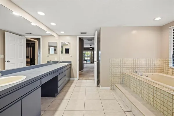 $650,000 | 14947 Lake Forest Drive, Lutz, FL 33559