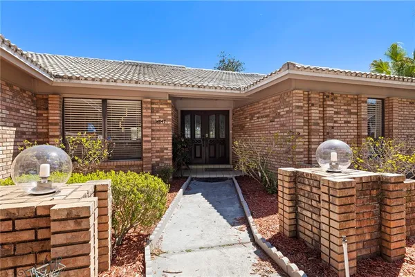 $650,000 | 14947 Lake Forest Drive, Lutz, FL 33559