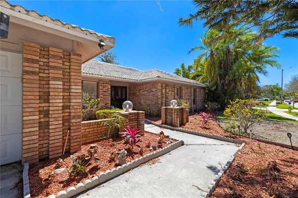 $650,000 | 14947 Lake Forest Drive, Lutz, FL 33559