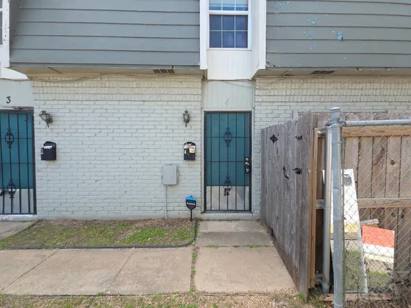 $1,100 | 5808 Wellington Drive, Unit 4, Austin, TX 78723