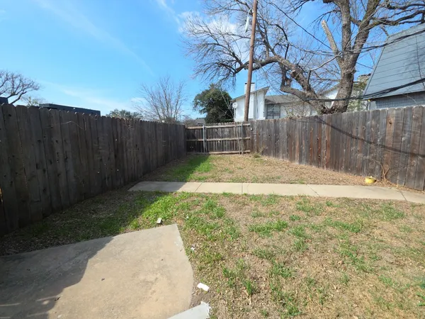 $1,100 | 5808 Wellington Drive, Unit 4, Austin, TX 78723