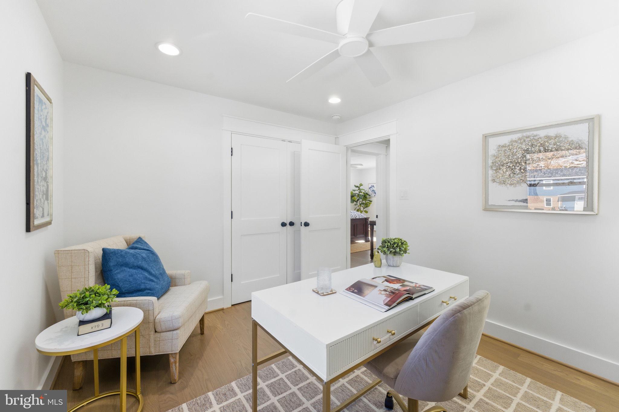 8615 Kerry Lane Springfield, VA 22152 - Photo 23 of 50 a living room with furniture and white walls