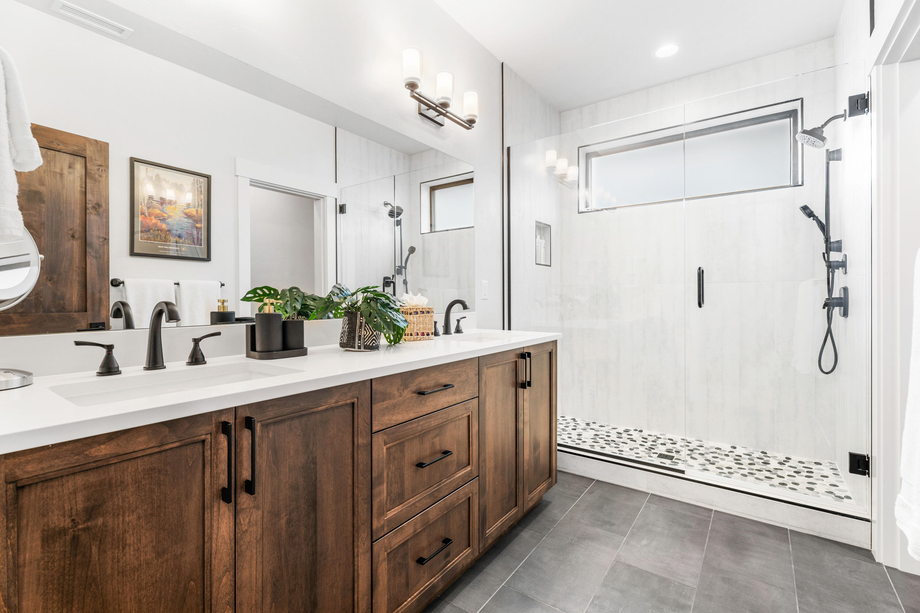 18160 Forestbrook Loop Bend, Unit 5 Bend, OR 97707 - Photo 19 of 37 29-Bathroom