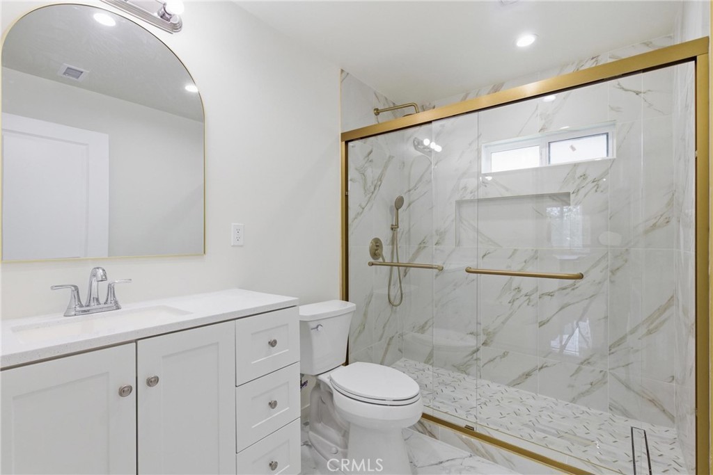 10012 Plainview Avenue Tujunga, CA 91042 - Photo 19 of 36 Bathroom 2