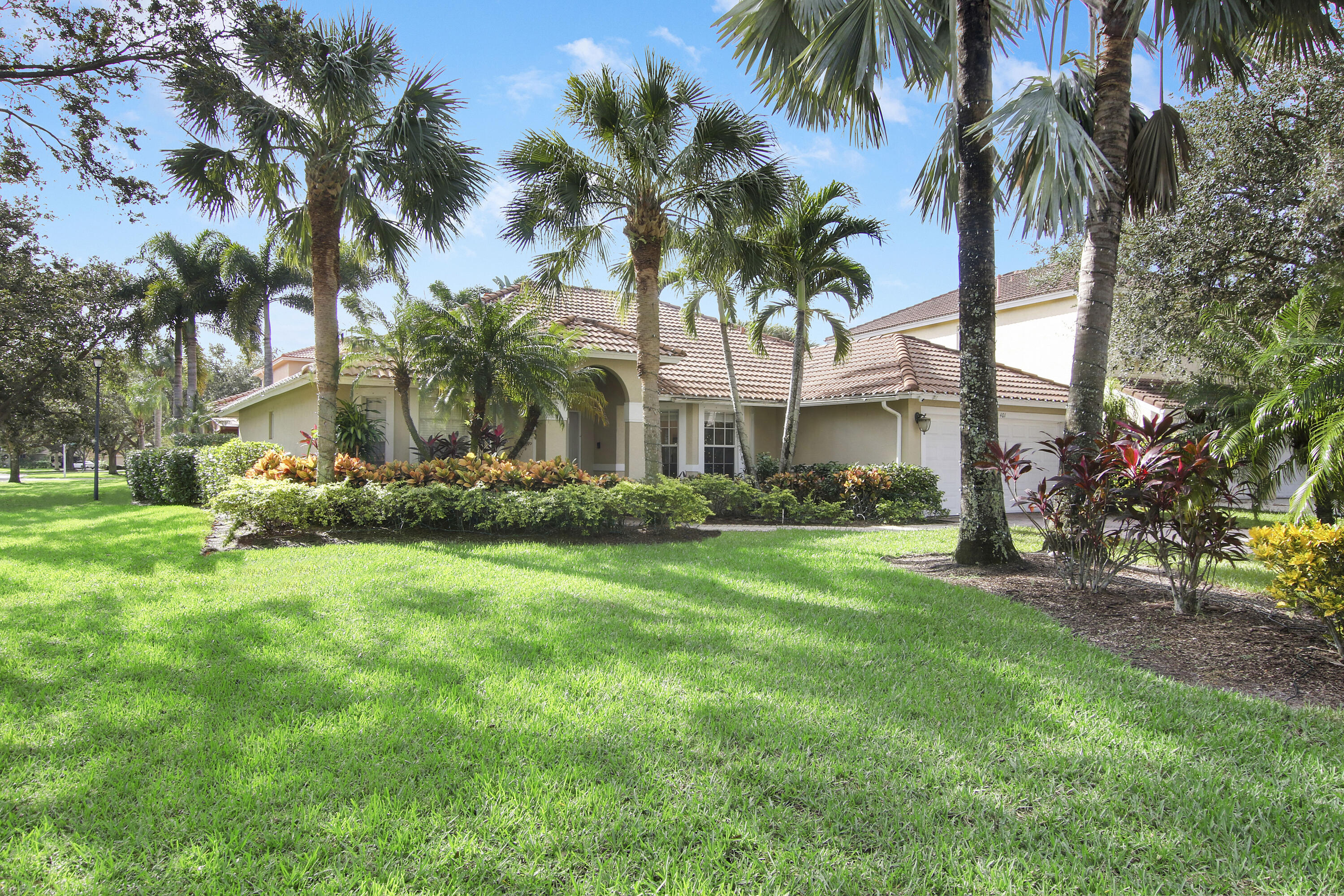 401 Mangrove Point Jupiter, FL 33458 - Photo 1 of 21 Large Side Yard