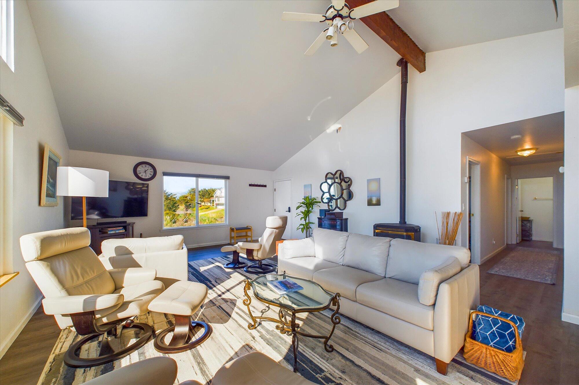 281 Sea View Road Shelter Cove, CA 95589 - Photo 26 of 63 24-281 Sea View-123