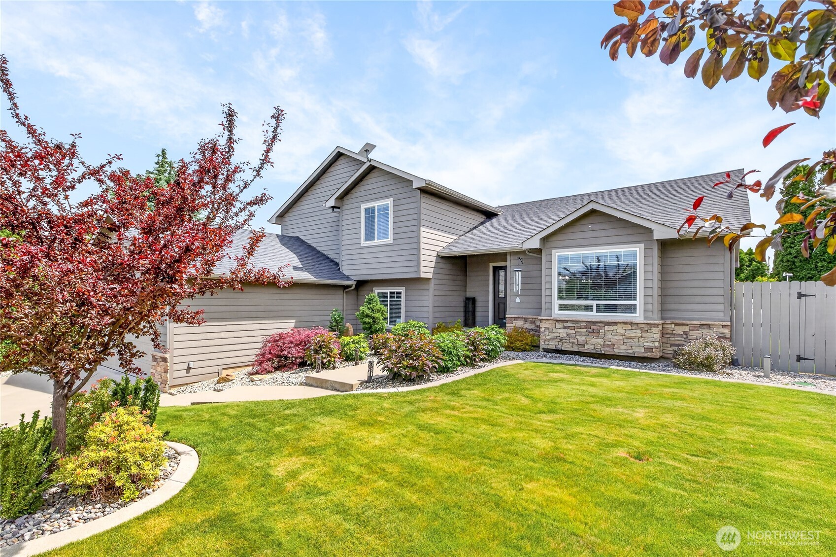 1453 Copper Loop East Wenatchee, WA 98802 - Photo 4 of 40